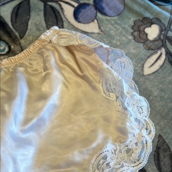 Elegant Cream Lace Trim Women's Intimate ~ Christian Dior NEW YORK PARIS ~ sz 7 - Picture 10 of 17